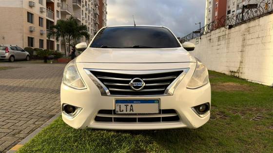 NISSAN VERSA 1.6 16V FLEXSTART UNIQUE 4P XTRONIC NISSAN VERSA 1.6 16V FLEXSTART UNIQUE 4P XTRONIC